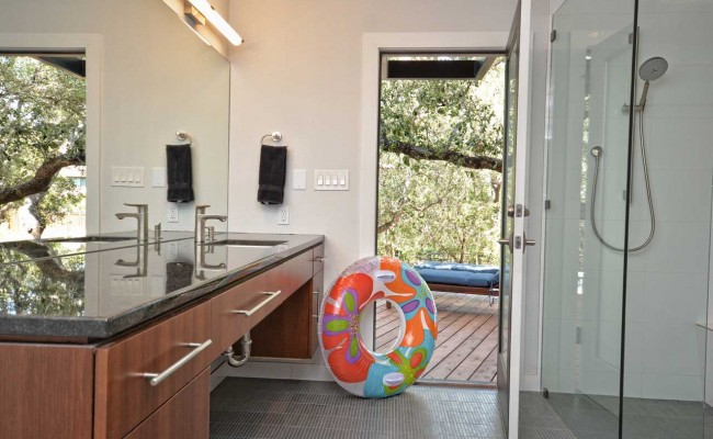 Trevino-Pool-Bath
